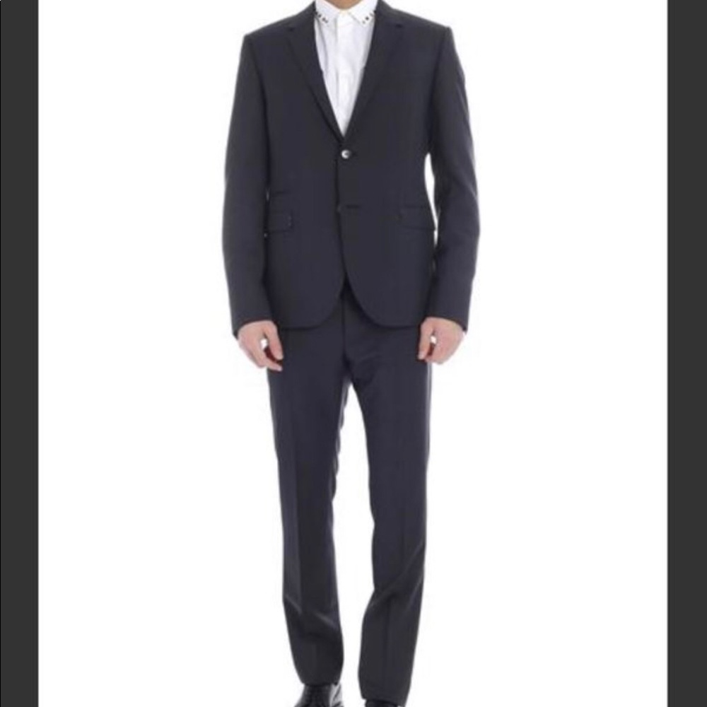 Valentino men’s suit Retails $3,770 New With Tags.